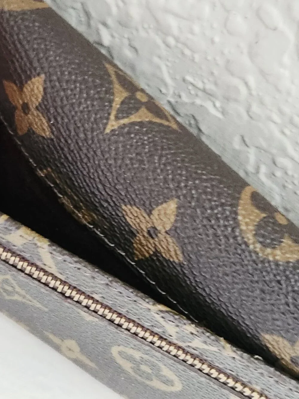 New Womens Louis Vuitton Monogramed Wallet W/Check Book Insert